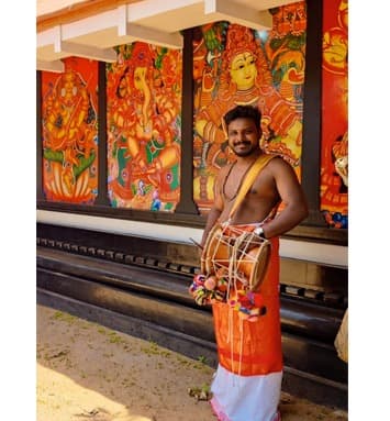 Kshethra kala sopanasangeetham, kalamezhuthum 2