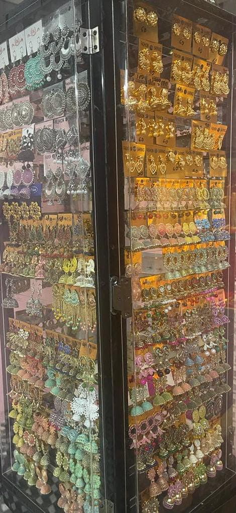 Simi's gold covering and fancy  3