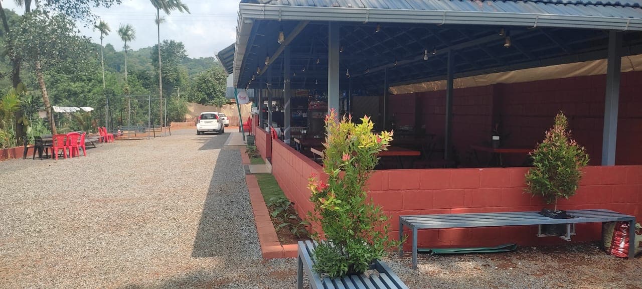 Steampot Family Restaurant 4