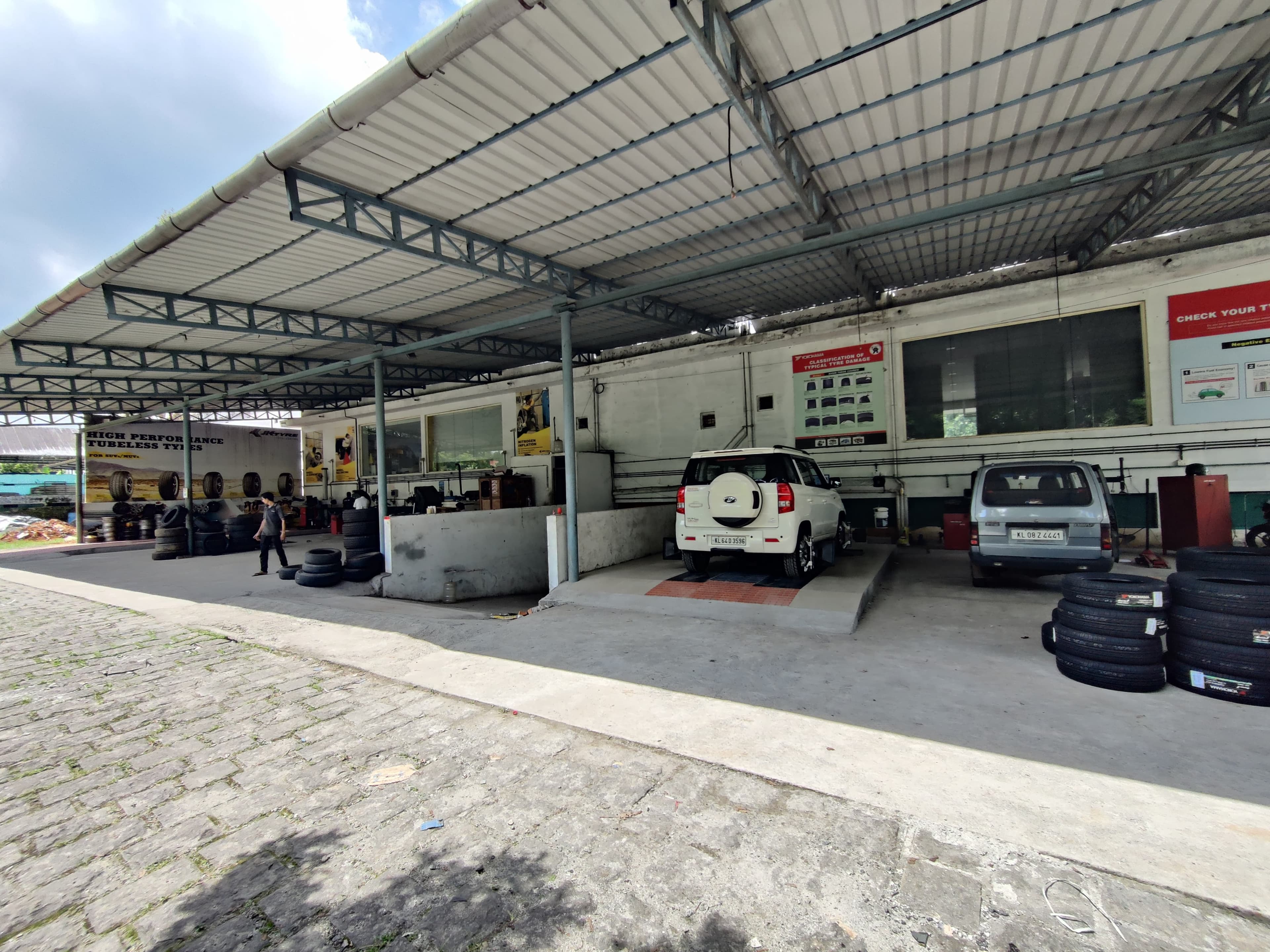 United Tyres 3