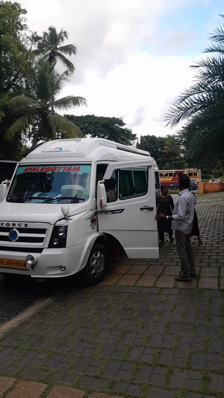 Ayalkoottam Travels Aloor  3