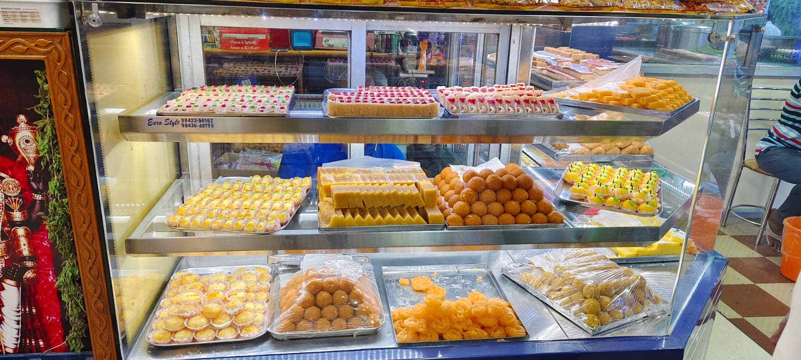 Sri Muthu Mariamman Bakery & Sweets 4