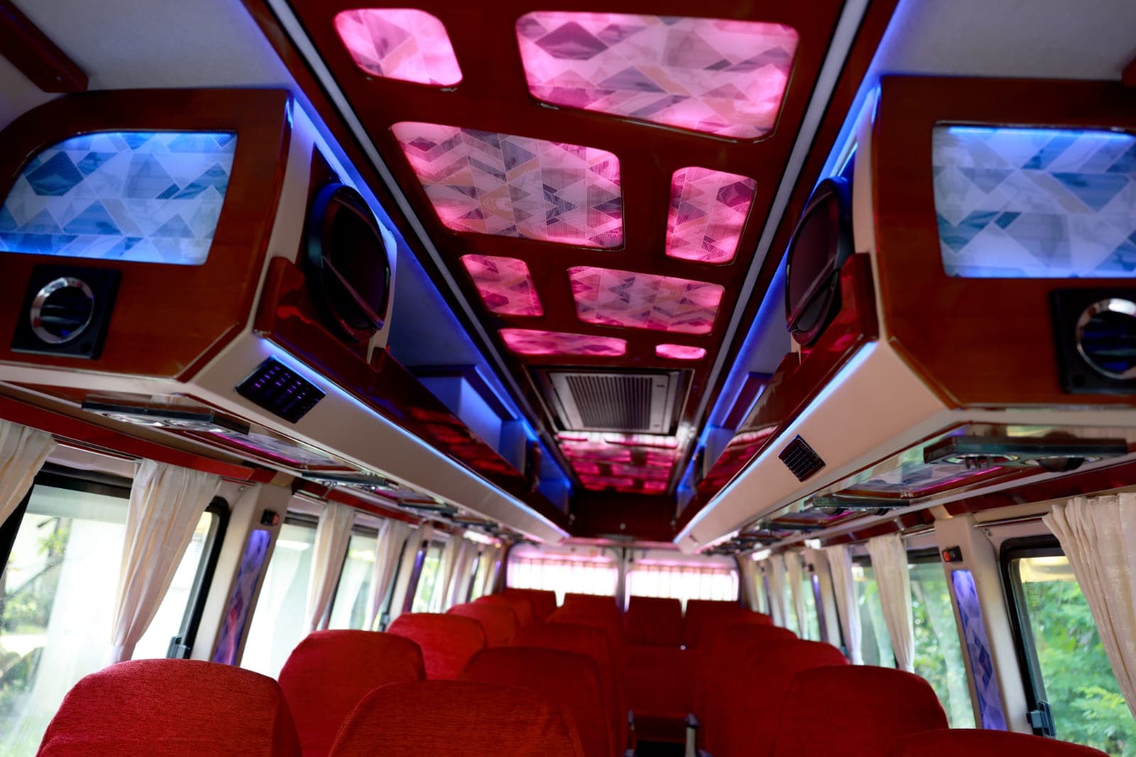 Ayalkoottam Travels Aloor  4