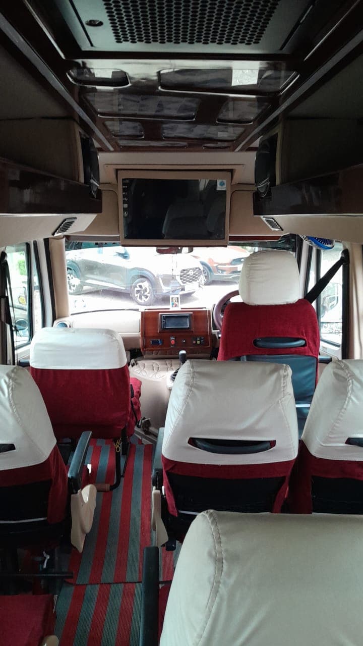 Ayalkoottam Travels Aloor  5