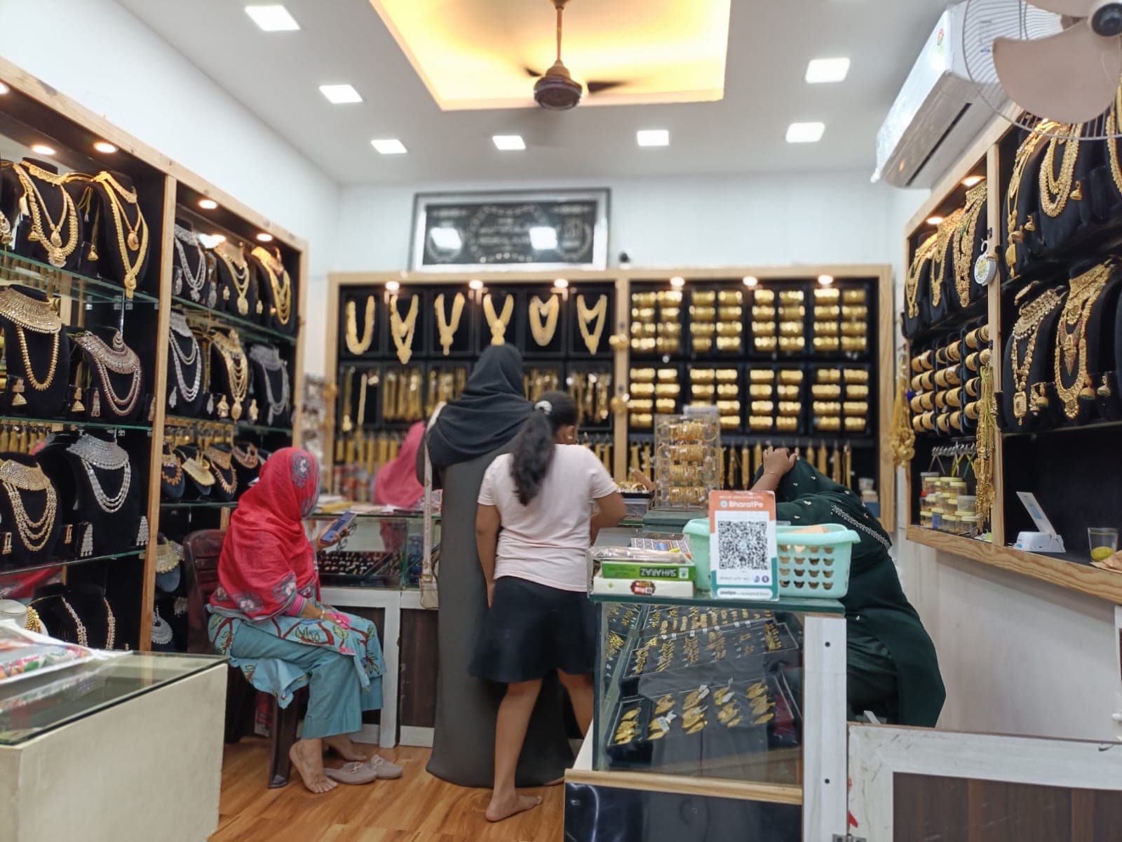 Hannas Gold Covering 2