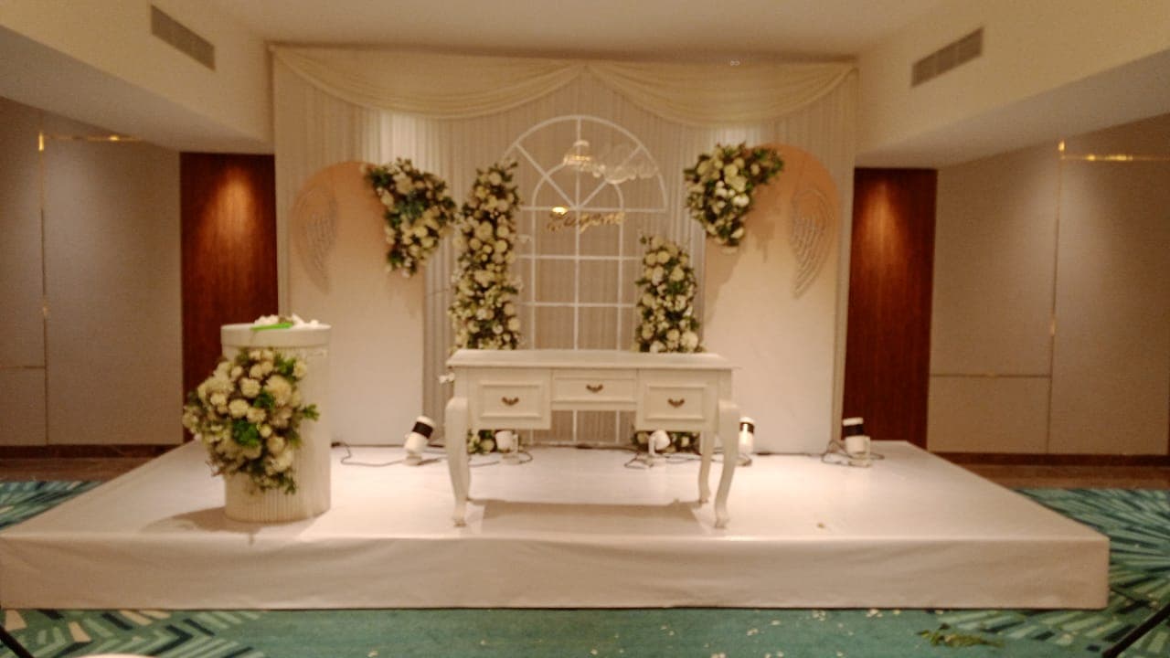 Crayons Florists & Stage Decorators 4