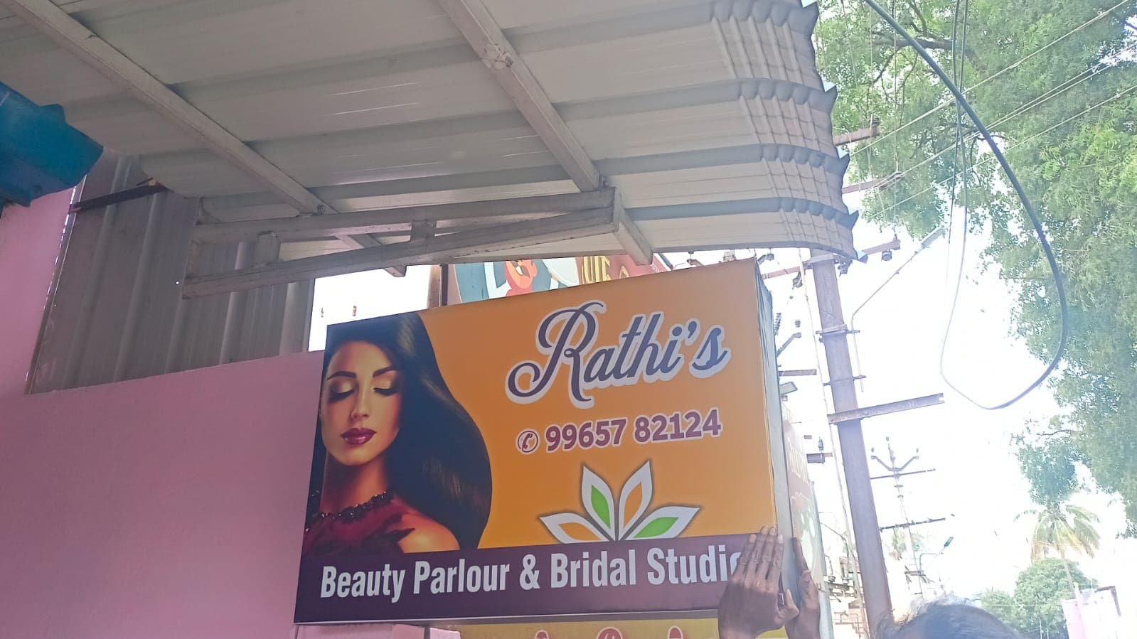 Rathis Beauty Parlour and Bridal studio 2