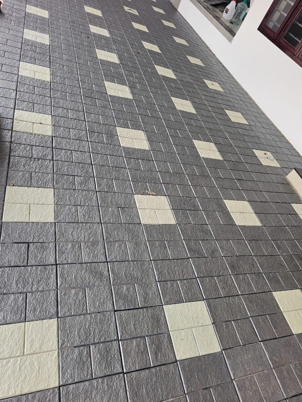 CLASSIC INTERLOCK TILES 2