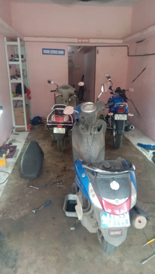 ENGINE TECH TWO WHEELER WORKSHOP 4
