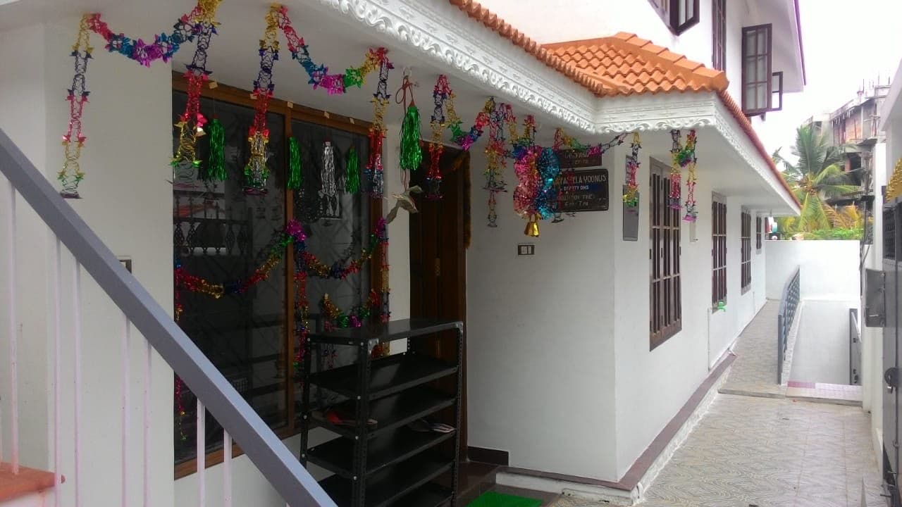 Suraksha home stay for ladies  3