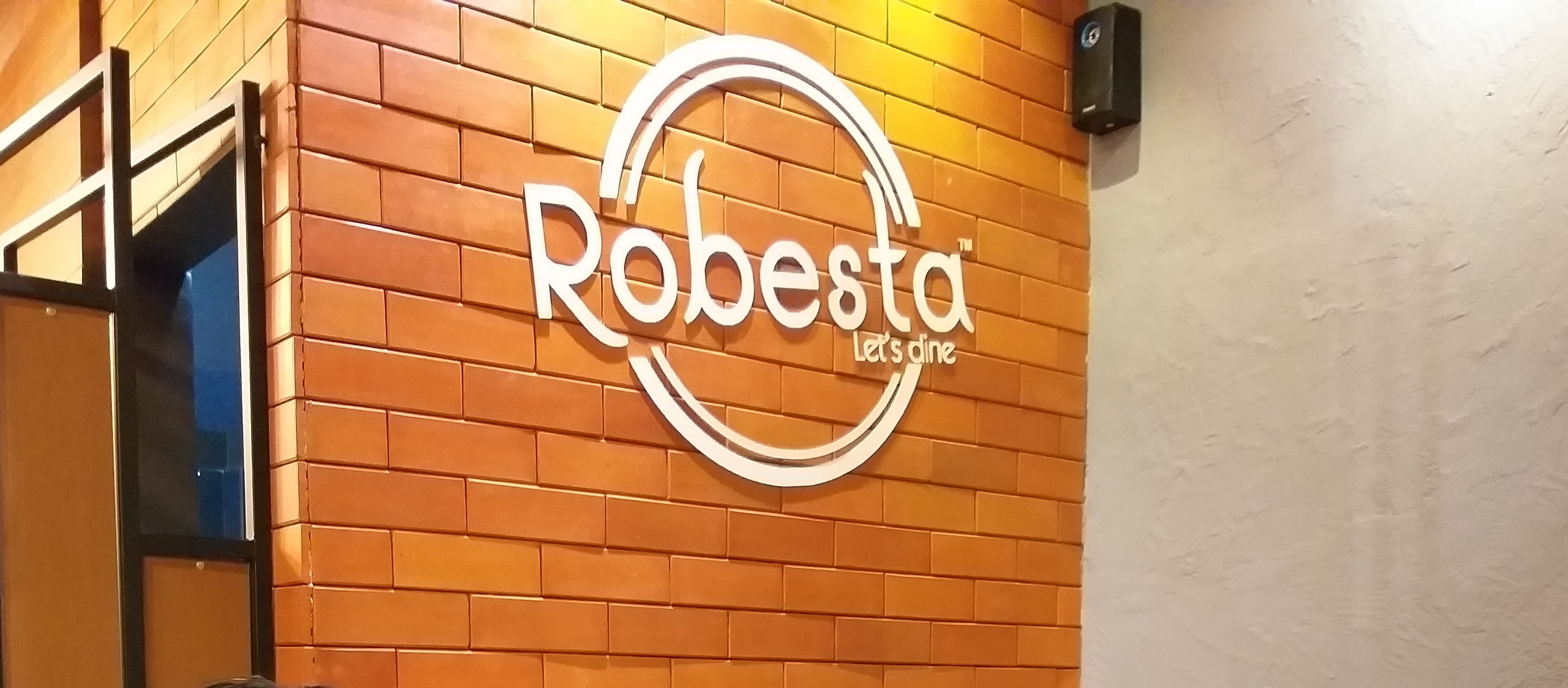 Robesta Let's Dine