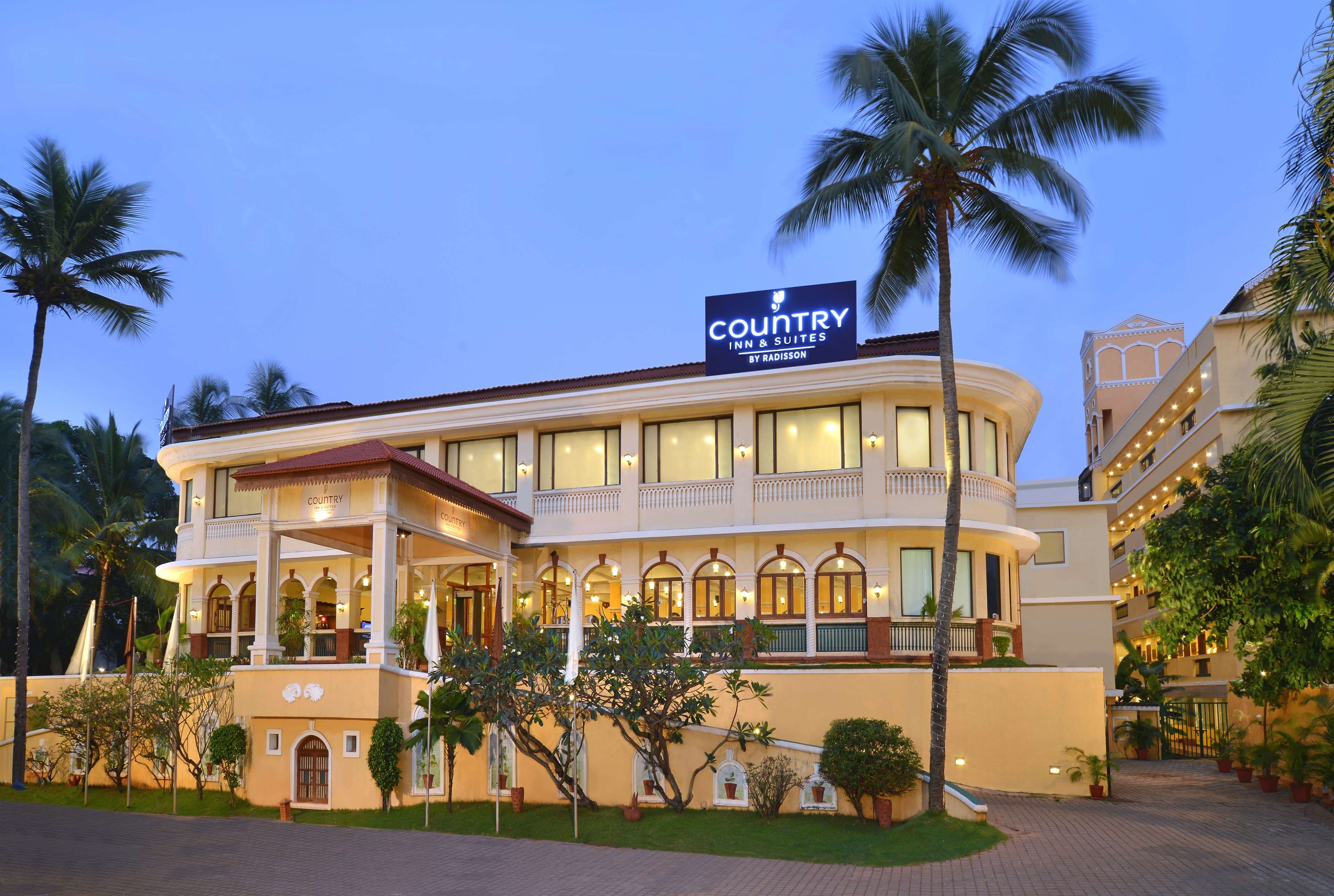 Country Inn & Suites