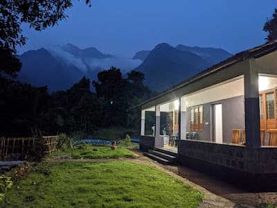 Poovanathil Farms & Homestay