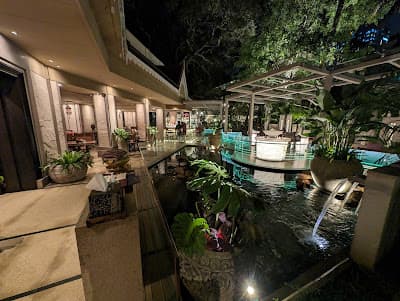 Loya - Taj West End