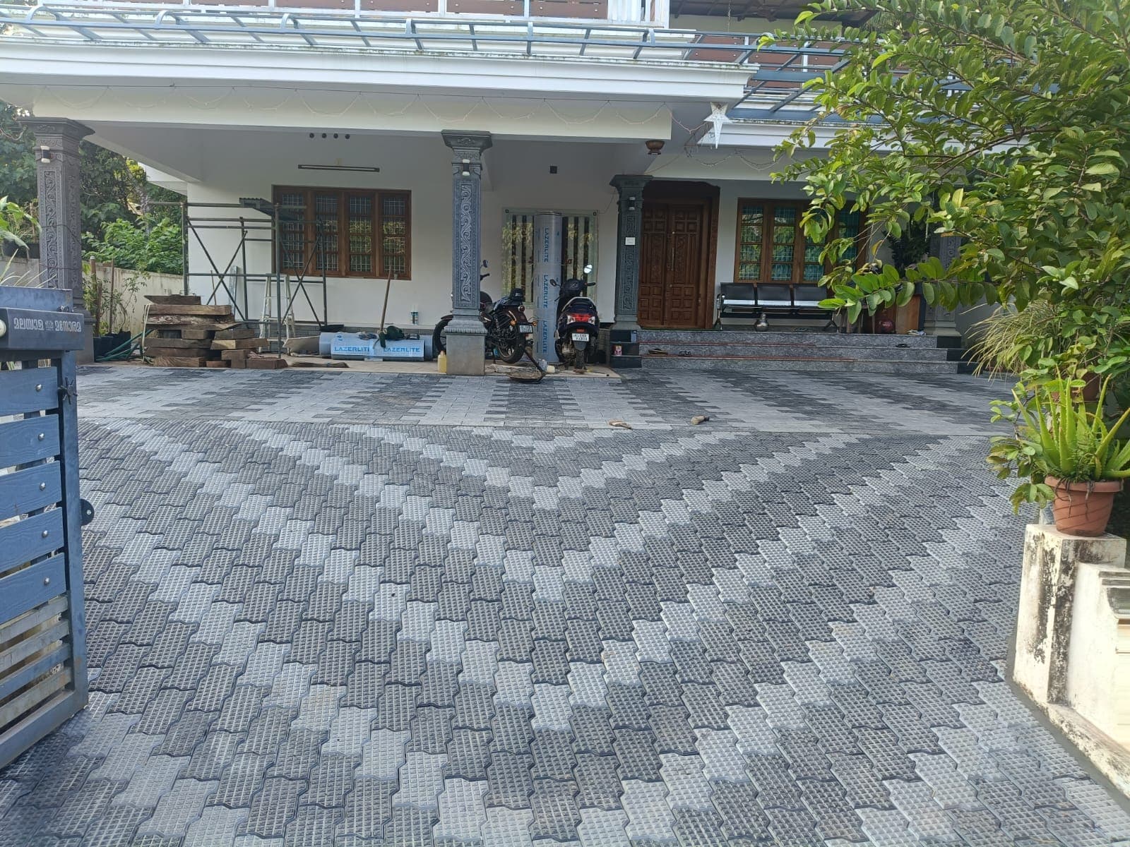 Santhini Bricks and Tiles 