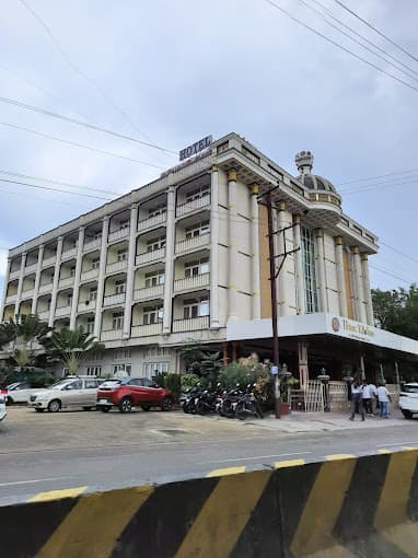 Hotel Adhiyamaan Palace Tamilnadu