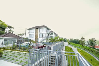 Golden Meadows Resort