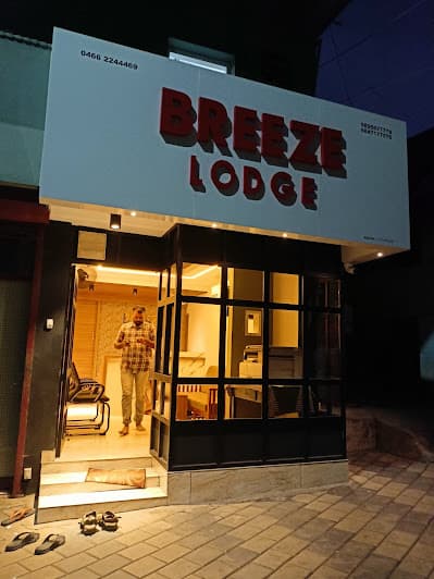 Breeze Lodge