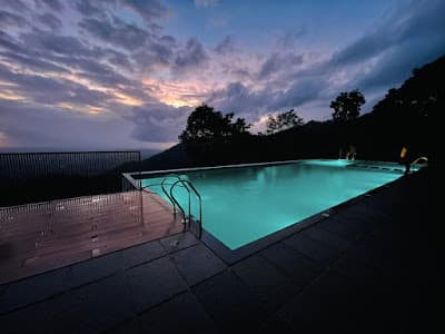 Neebar Gate Resorts