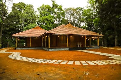 900 Woods Eco Resort
