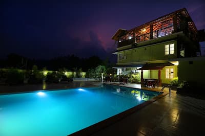 Girassol Serviced Villa