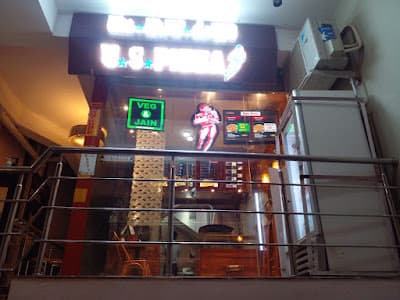 us pizza commercial street