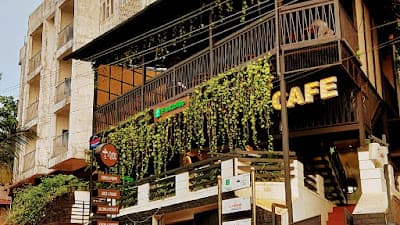 FruitzzUpp Café