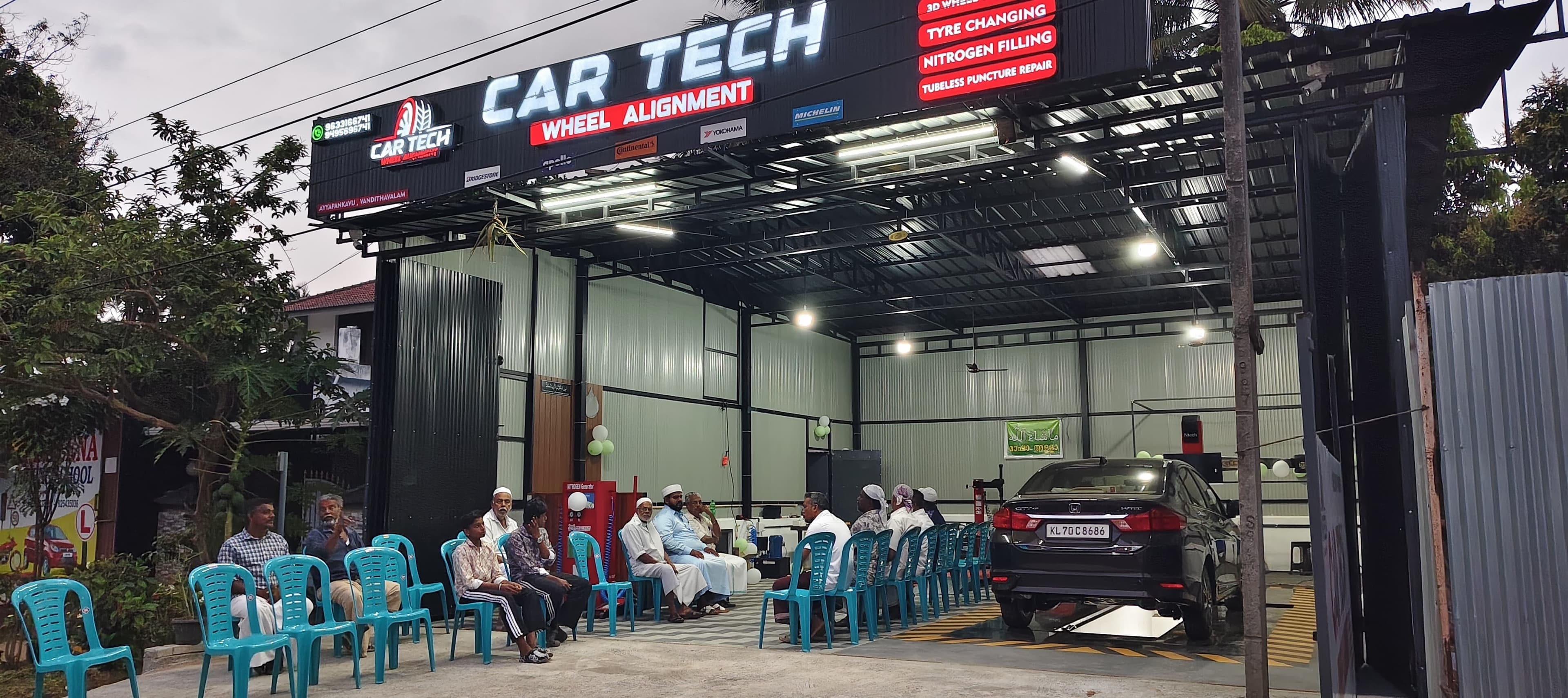 Car Tech Wheel Alignment