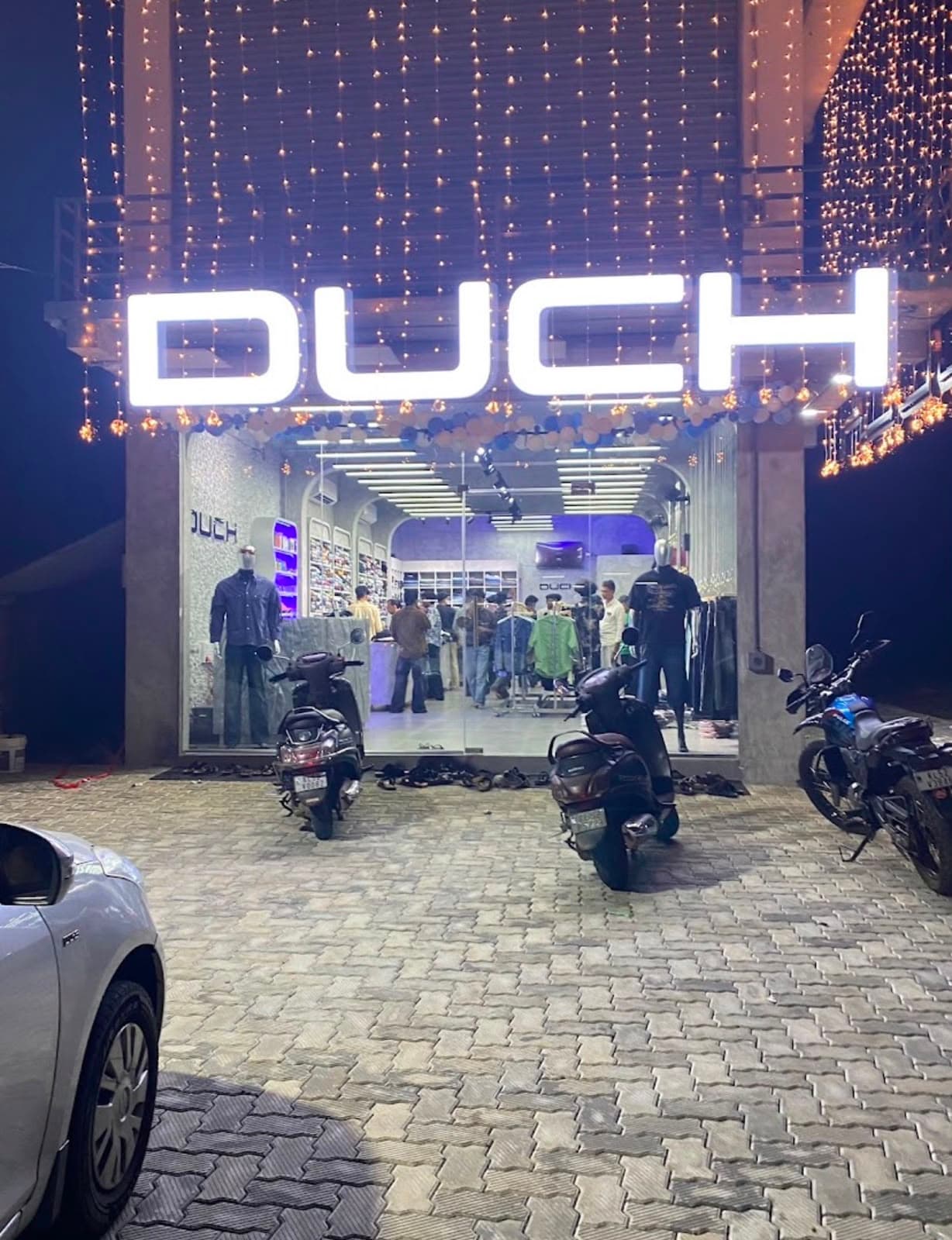 DUCH UNISEX CLOTHING